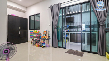 *****ทาวน์เฮ้าส์มือสองย่านนนทบุรี ม.เดอะคอนเนค กาญจนาภิเษก-กันตนา เนื้อที่กว้างขวางถึง 21.4 ตร.ว. ฟังก์ชัน 3 ห้องนอน 2 ห้องน้ำ 2 ที่จอดรถ บนทำเลศักยภาพ เดินทางสะดวก ใกล้รถไฟฟ้าสายสีม่วง "สถานีตลาดบางใหญ่", เซ็นทรัลเวสต์เกต และทางด่วน "ศรีรัช" ราคาถูกสุดในย่านนี้!